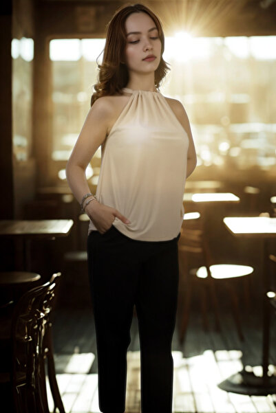 Flare Dökümlü Boyundan Bağlamalı Bluz - Zarafet ve Şık Görünüm