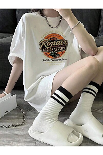 Flood Of Style Femeie albă reparator auto cu imprimeu supradimensionat