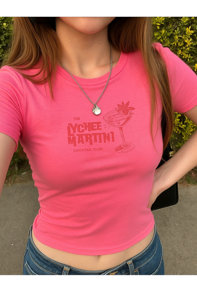 Flood Of Style Дамска розова блуза с принт на личи мартини и къса яка