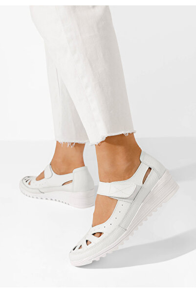 B T Shoes Bílé baleriny na klínku Cassina