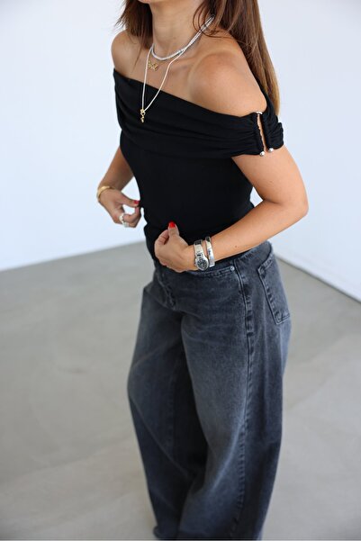 Özge Özgenç Madonna Collar Knitwear with Metal Accessories