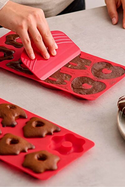 Tchibo 2 Pieces Silicone Mini Gingerbread Baking Mats, Red
