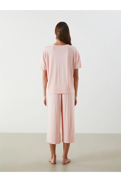 LC Waikiki Σετ γυναικεία πιτζάμες Capri με λαιμόκοψη V