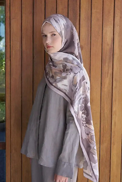 Madame Polo شال ليف أمورا بنمط مميز - بيج