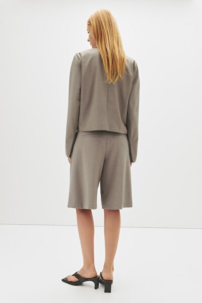 Pull & Bear Pili Detaylı Klasik Bermuda