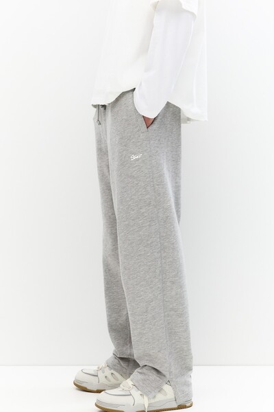 Pull & Bear Yırtmaçlı eşofman pantolonu