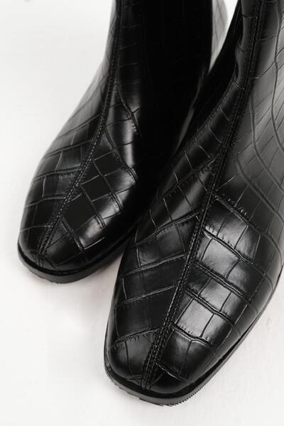 Mio Gusto Tori Black Color Crocodile Patterned Blunt Toe Women's Boots