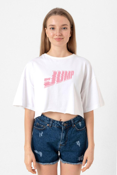 Tshirthane تي شيرت نسائي قصير باللون الأبيض من Blackpink Jump
