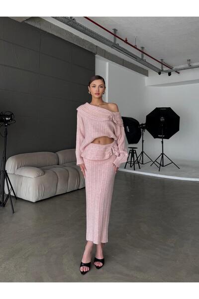 OYKUWEAR Layer Madonna Yaka Toka Detay Toz Pembe Etekli Triko Takım