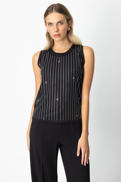 ON Taşlı Kolsuz Bluz