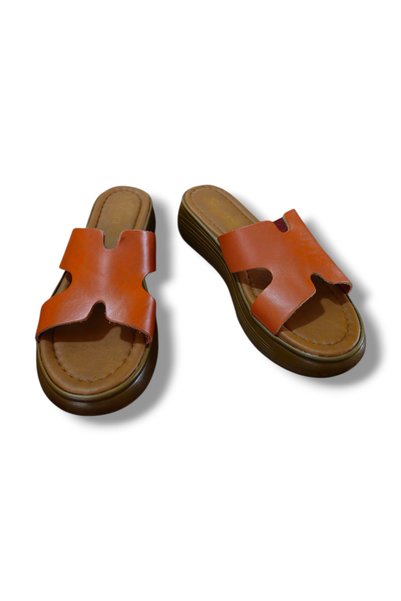 BARONES SHOES شبشب من الجلد الطبيعي ذو تفاصيل عالية ونعل مرتفع