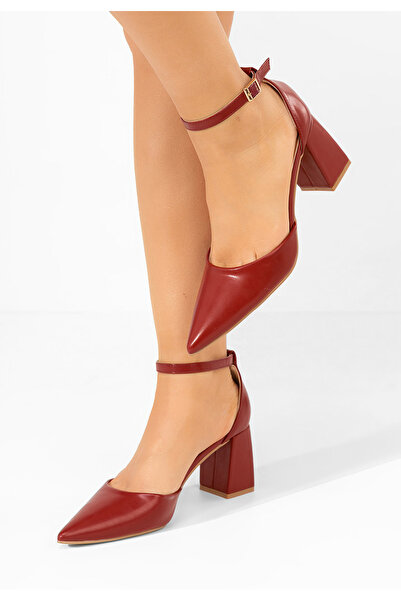 B T Shoes Červené lodičky na hrubém podpatku Nedelia