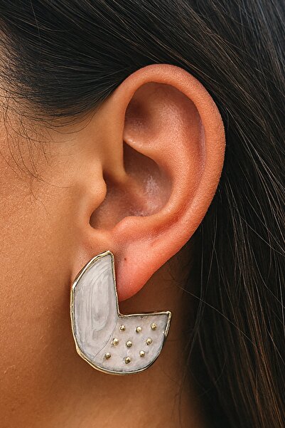 TAKIŞTIR أقراط من المينا باللون الفضي والأبيض (زوج)