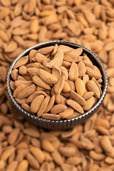 Nuts اللوز الخام (1 كجم)