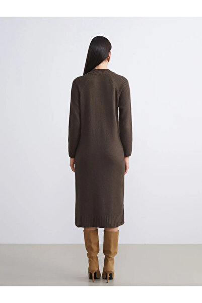 LC Waikiki LCWAIKIKI Classic Kahverengi Yarım Balıkçı Yaka Yırtmaçlı Triko Elbise