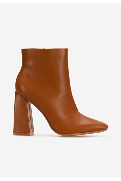 B T Shoes Camelové kotníkové boty na podpatku Meina