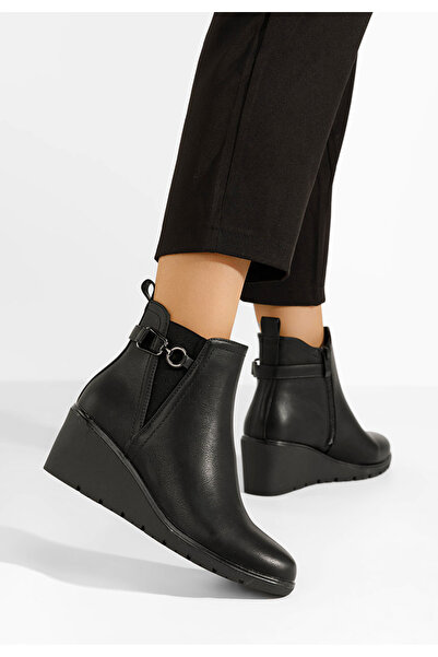 B T Shoes Černé kotníkové boty na klínku Ostara