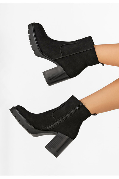 B T Shoes Black ankle boots with a chunky heel Einsa