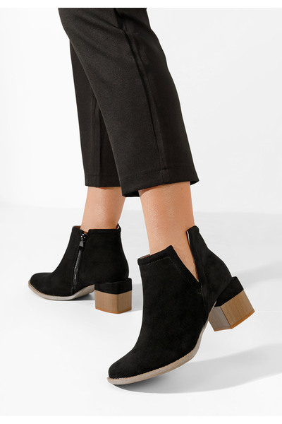 B T Shoes Černé kotníkové boty na podpatku Vesima