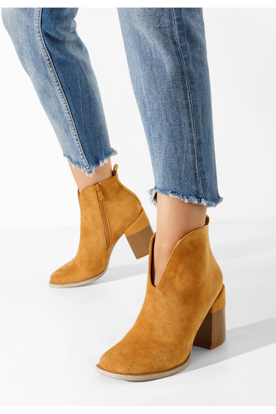 B T Shoes Camelové kotníkové boty na podpatku Beires