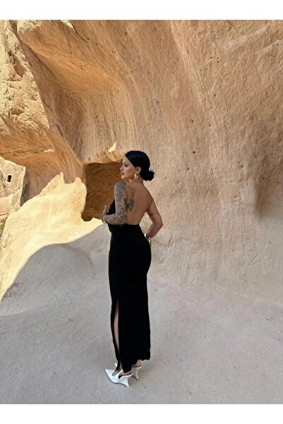 aytenli Μακρύ φόρεμα με λαιμόκοψη σε σχήμα V, ανοιχτή πλάτη, πλαϊνό κορδόνι, πλαϊνό σκίσιμο, επένδυση και αξεσουάρ από χυτό χρυσό Degaje