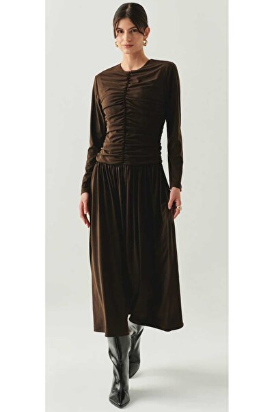 Exquise Bisiklet Yaka Uzun Kollu Drapeli Slim Fit Midi Örme Kahve Elbise