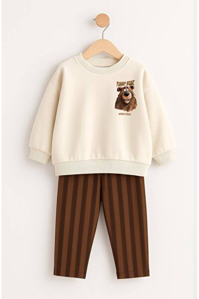 ibeeka Момчешки комплект от пуловер с принт на забавен мечок в цвят кафе и раирани панталони от трикотаж