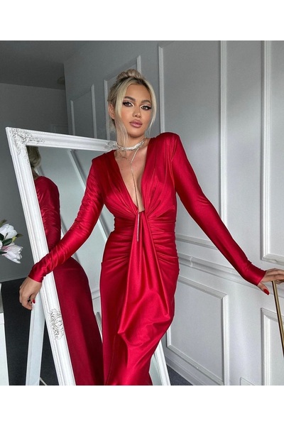 Pretty Elegant shaping dress with neckline