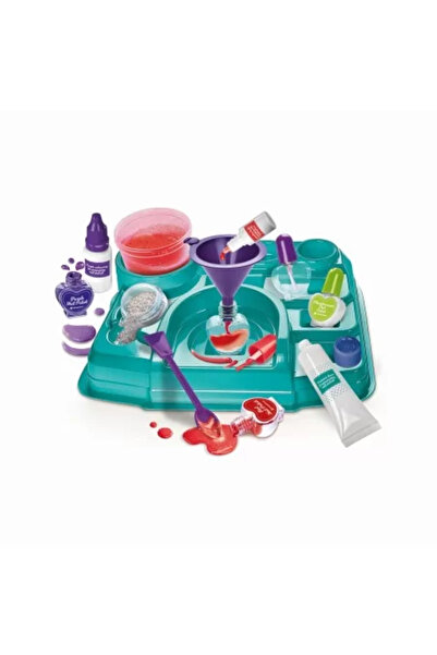 As VĚDA A HRA V MANIKÚRNÍ LABORATOŘI