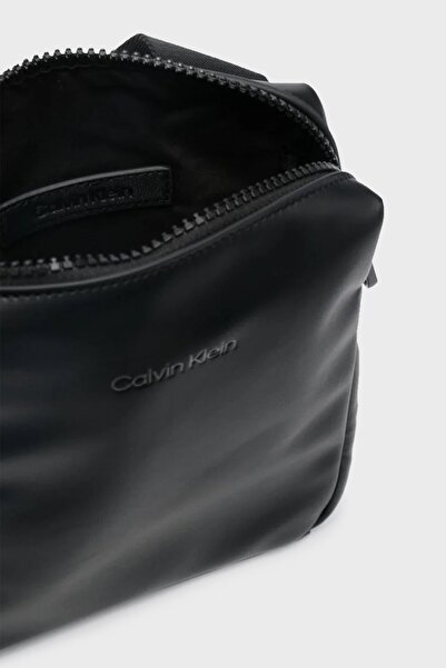 Calvin Klein Logolu Ayarlanabilir Askılı K50K510528BAX Erkek Çanta