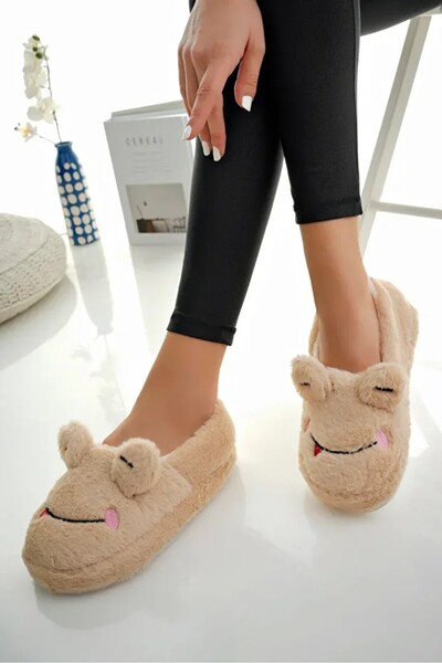 Jackers Women's Winter Slippers with Feathered Frog Figure Home Boots