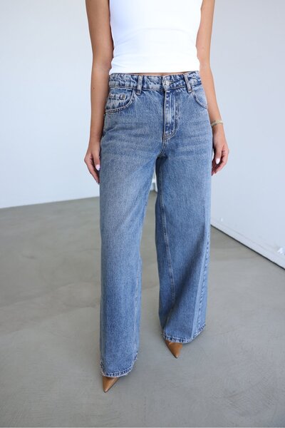 Özge Özgenç Wideleg Jeans with Grinding