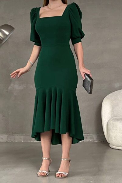 Varyete فستان من قماش الكريب بطول متوسط مع تفاصيل طوق مربعة الشكل