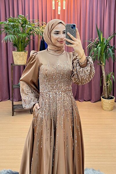 MERVE TESETTÜR فستان سهرة من الساتان المطرز بالخرز بأكمام بالونية مطرزة مع جيوب