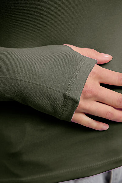 Trendyol Collection Χακί βισκόζη/μαλακό ύφασμα με λεπτομέρεια με δάχτυλα ελαστική πλεκτή μπλούζα TWOAW25BZ00014