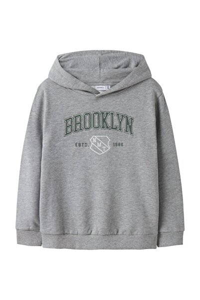 Name it NKMNEWI LS NREG SWEAT WH BRU.