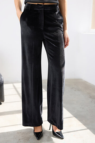 Trendyol Collection Schwarze Samthose mit weitem Bein TWOAW26PL00055
