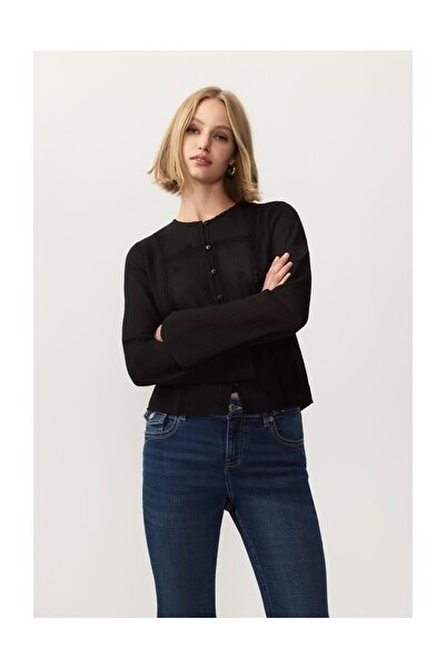 LEFTIES Női hímzett, félig áttetsző blúz