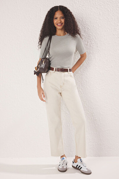 Trendyol Collection Ecru Hose mit geschnittenem Bein und hoher Taille, gerade Jeans