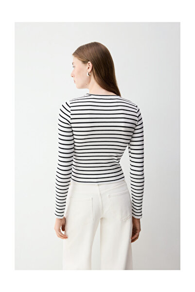 LEFTIES Γυναικείο (Εφηβικό) ΒΑΣΙΚΟ ΜΠΛΟΥΖΑ ΜΕ ΣΤΡΟΓΓΥΛΟ ΛΟΥΡΑΚΙΑΚΟ ΣΤΡΟΓΓΥΛΟΚΟΡΥΦΑΙΟ ΜΕΓΕΘΟΣ M/L