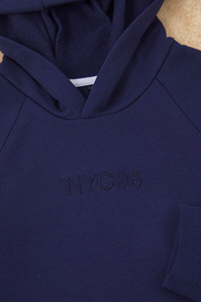 TRENDYOLKIDS Sötétkék pamut kapucnis pólógallér, túlméretezett kötött fiú alsó - felső szett TKDAW26AU00009