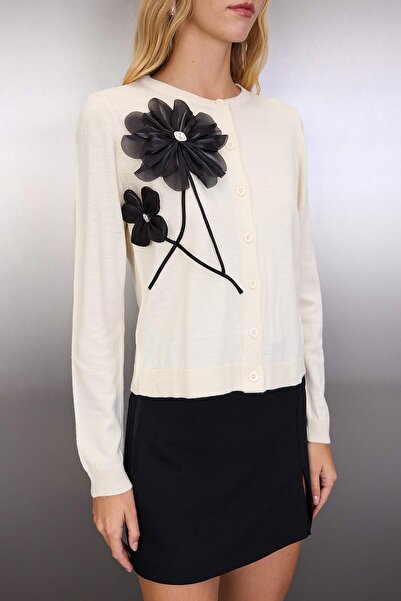 Trendyol Collection Ecru Rose Accessory Detailed Thin Knitwear Cardigan Twoaw26Hi00194