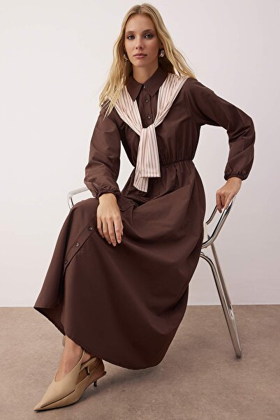 Trendyol Modest Καφέ φόρεμα από μονόχρωμο υφαντό Terrycotton χωρίς επένδυση TCTSS25EB00015