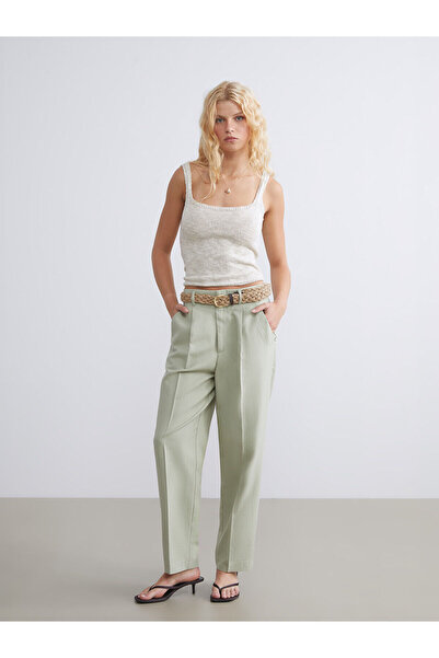 LC Waikiki Pantaloni plisați pentru femei, tăiați în formă de morcov, cu cent...