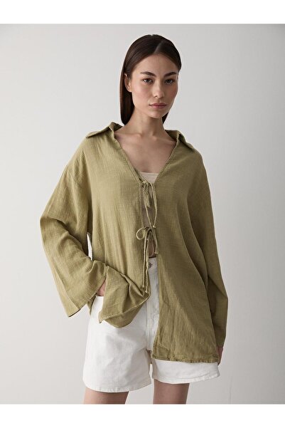 Laluvia Khakifarbene Kimono-Bluse aus 100 % Baumwollleinen mit Spitzendetail