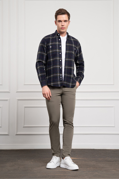 Morven Чоловіча сорочка хакі Regular Fit з малюнком «Дроворуб»