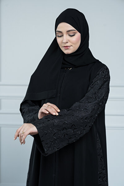 LAVİNİA Lavinia women's abaya with embroidered sides of the fabric