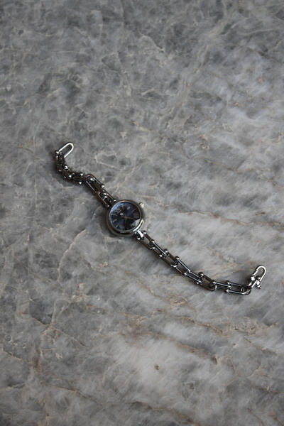 SHINELUC منتصف الليل البيضاوي الهاتفي الصلب المرأة ووتش