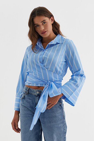 MARKALİSTE Μπλε ριγέ πουκάμισο με δέσιμο στη μέση