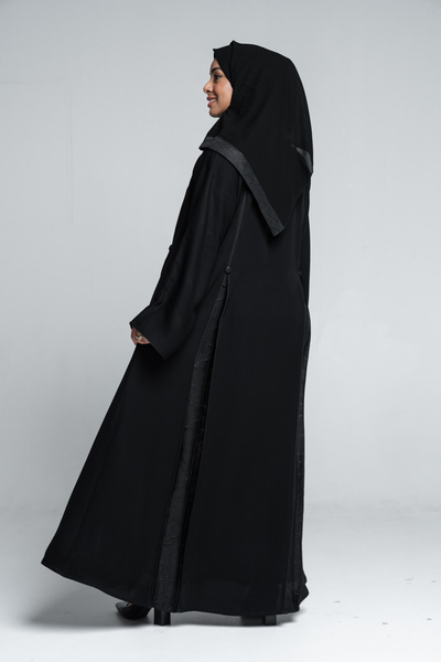 LAVİNİA Women's abaya from Lavinia, Internet fabric with jacquard and front-back triangular cord accents.
